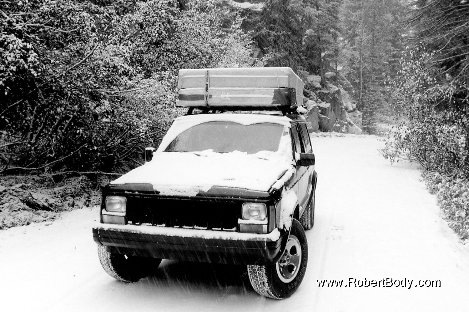 1999-09-jeep-snow-bw