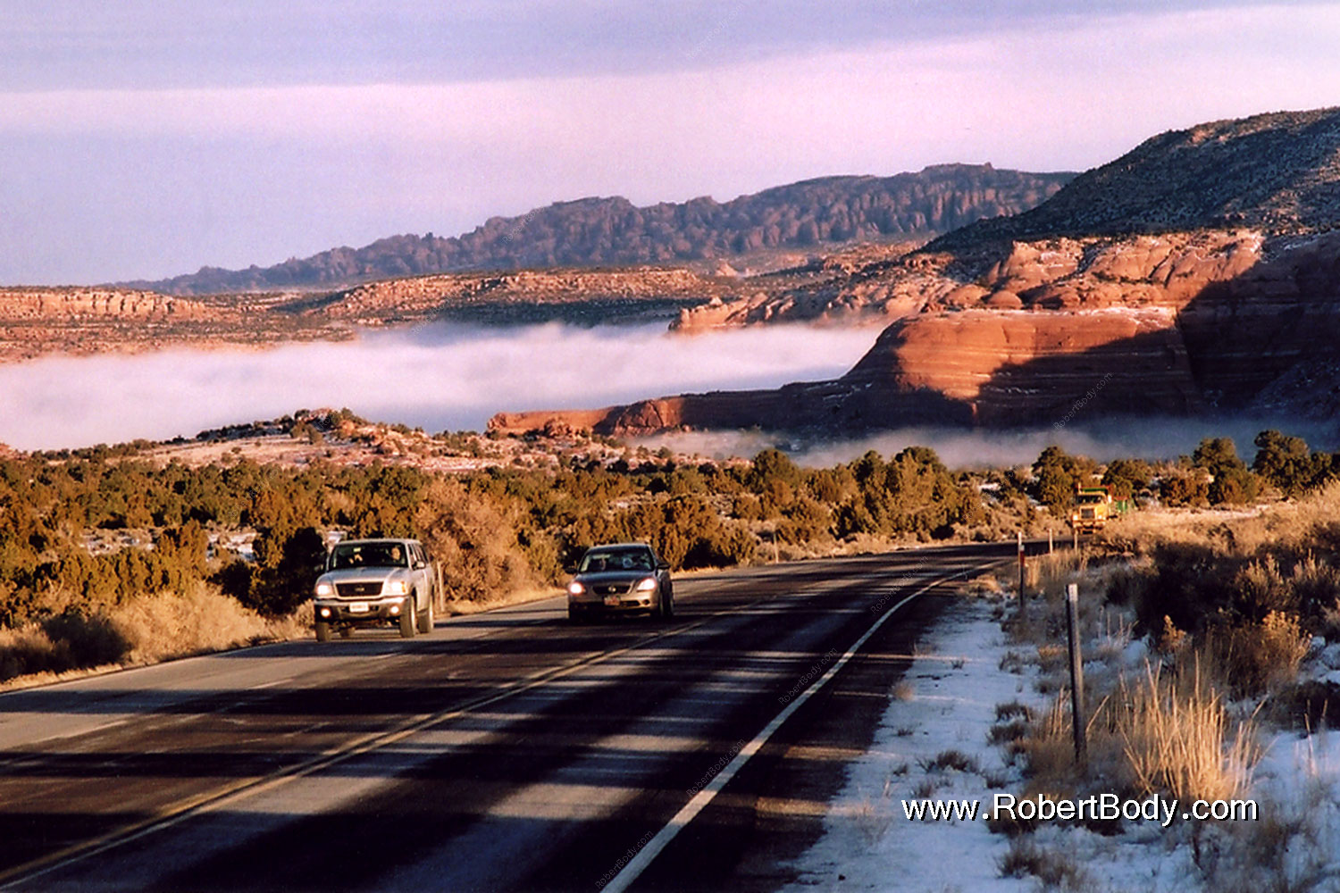 2003-12-moab-fog-road3