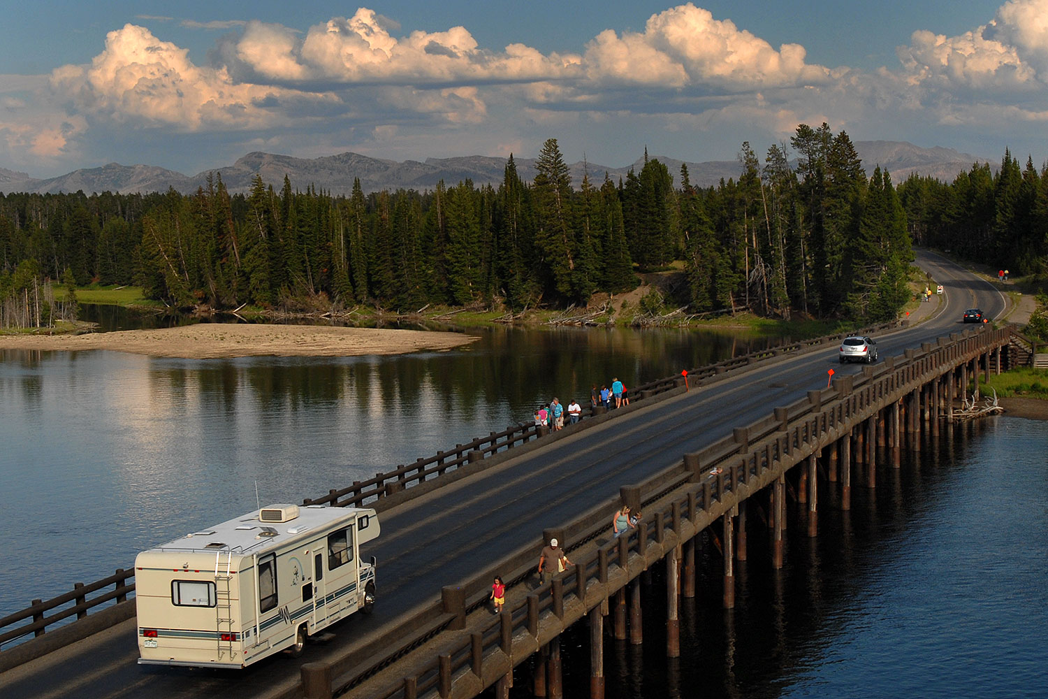 2007-07-28-y-fish-bridge02