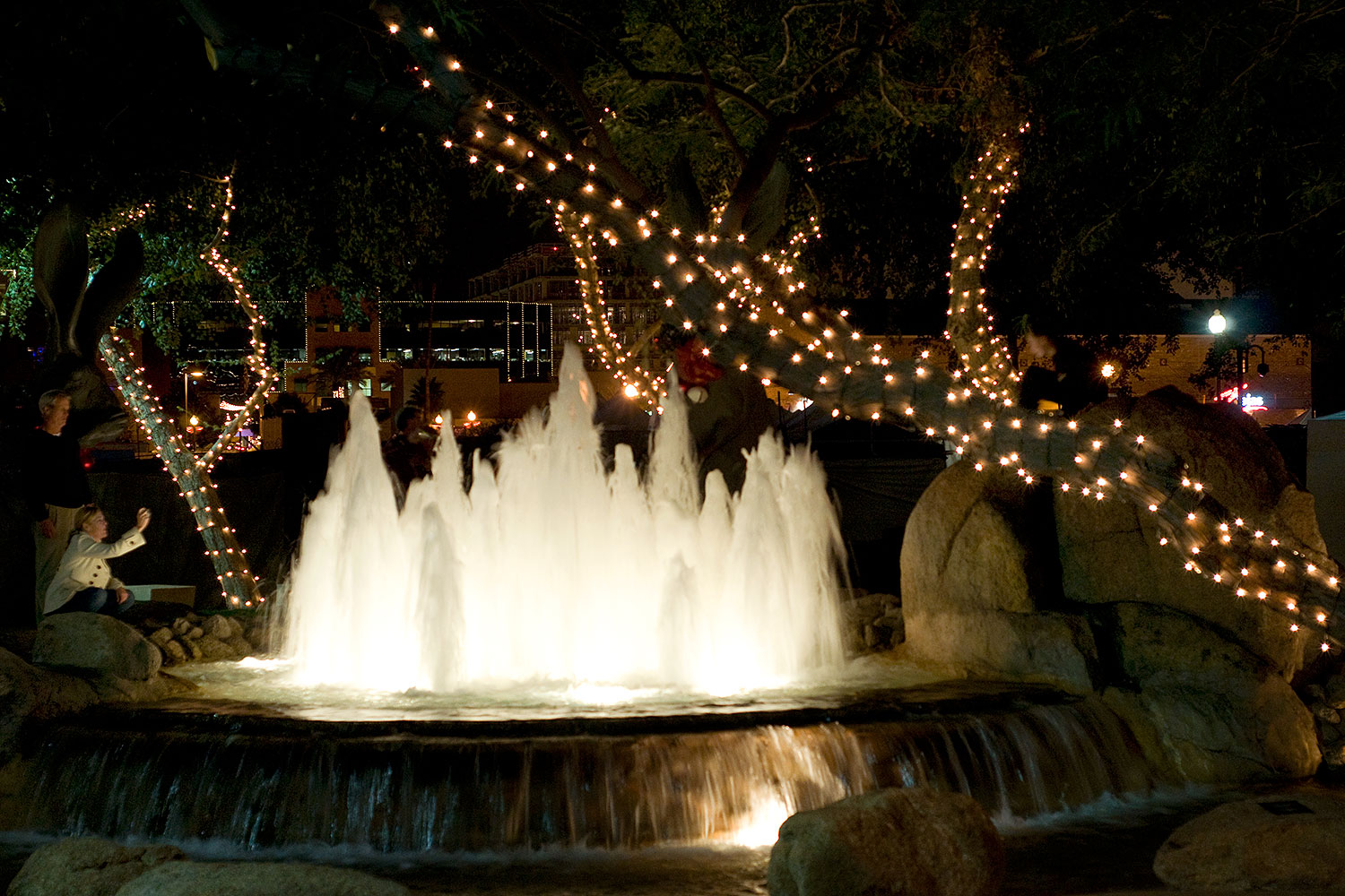 2008-12-05-tempe-mill-fountain-60415