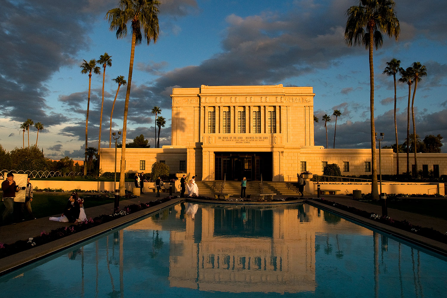 2008-12-23-mesa-temple-bride-66355