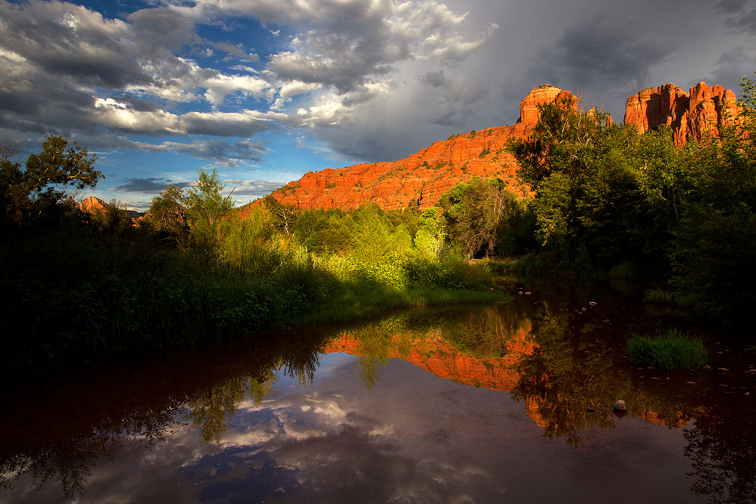 2011-08-22-sedona-cathedral-pond-90781