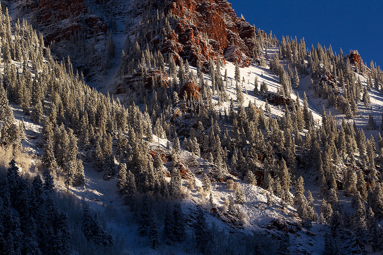 2011-10-27-maroon-snowy-far-109373