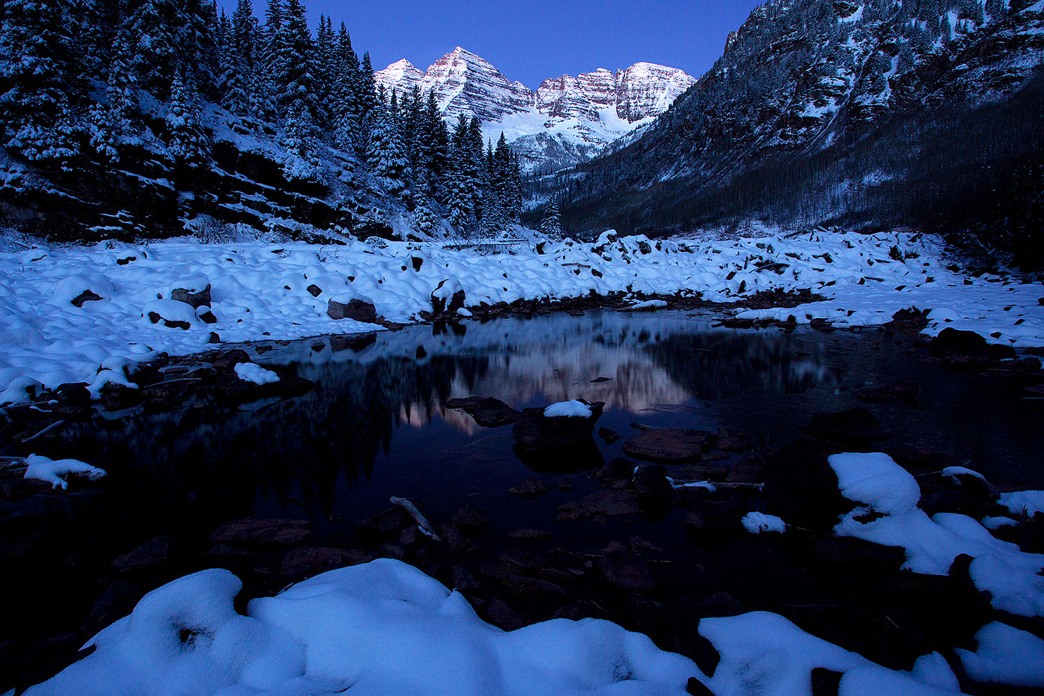 2011-10-28-maroon-sunrise-snowy-109870