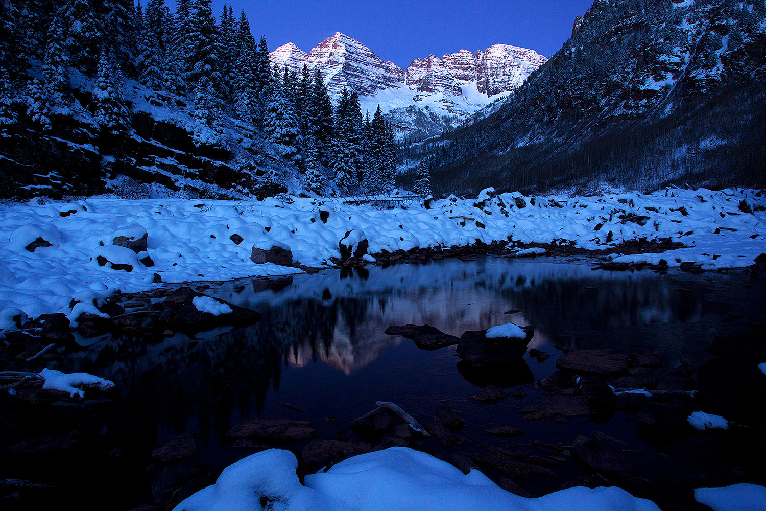 2011-10-28-maroon-sunrise-snowy-109875