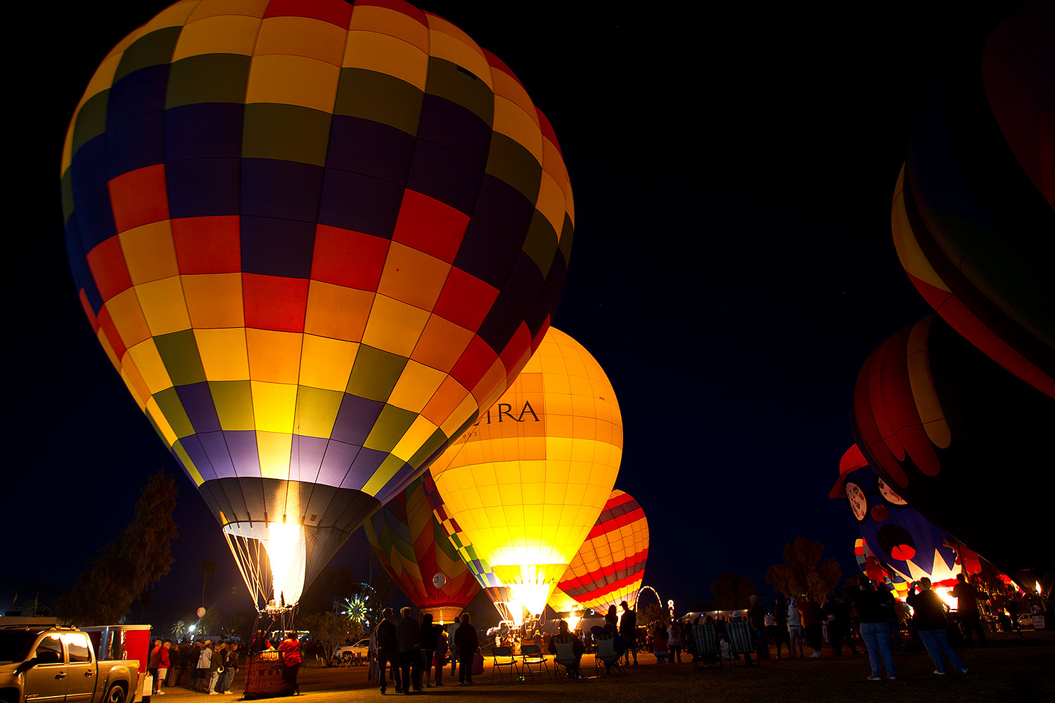 2012-01-19-havasu-balloons-glow-141492