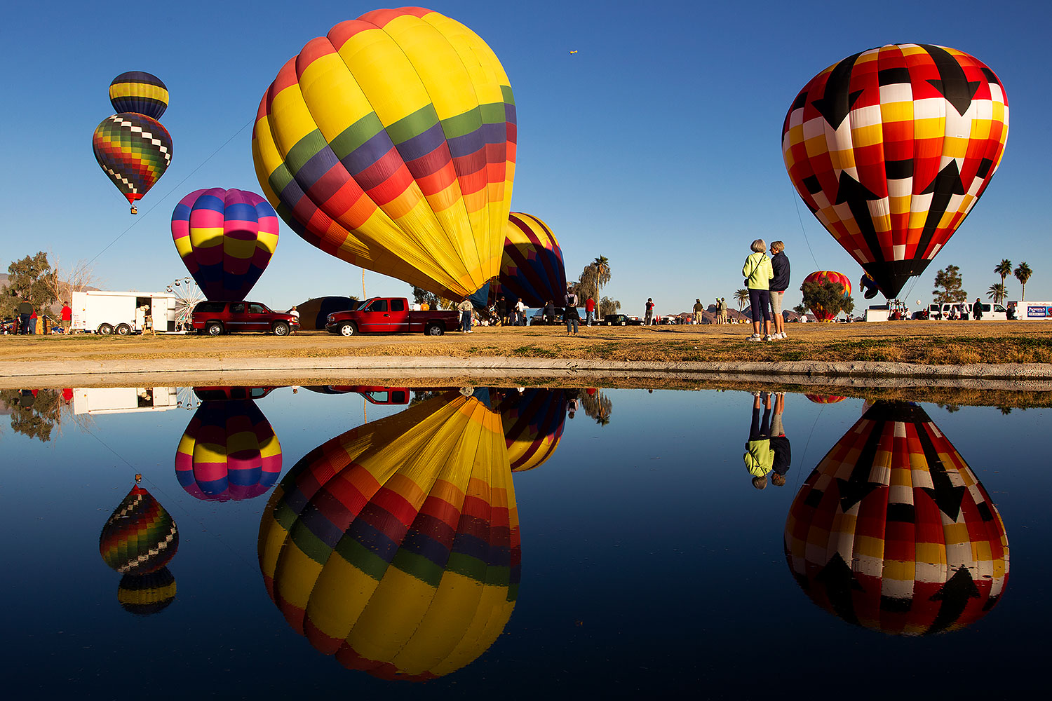 2012-01-19-havasu-balloons-refl-141208