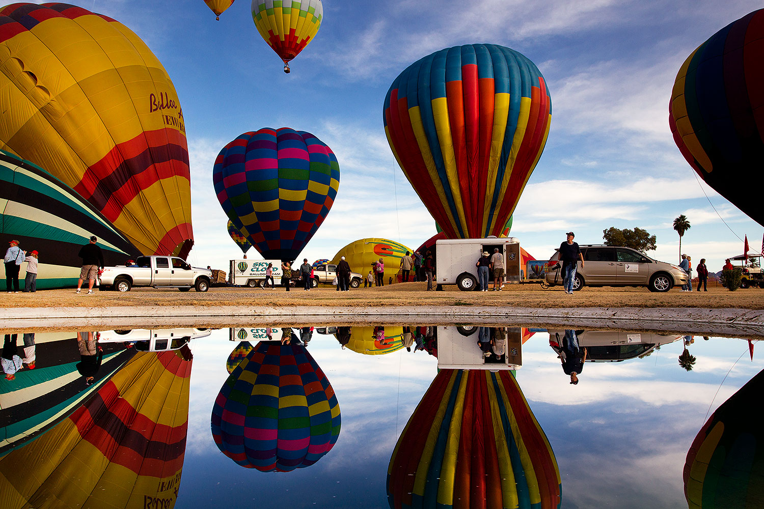 2012-01-20-havasu-balloons-refl-143108