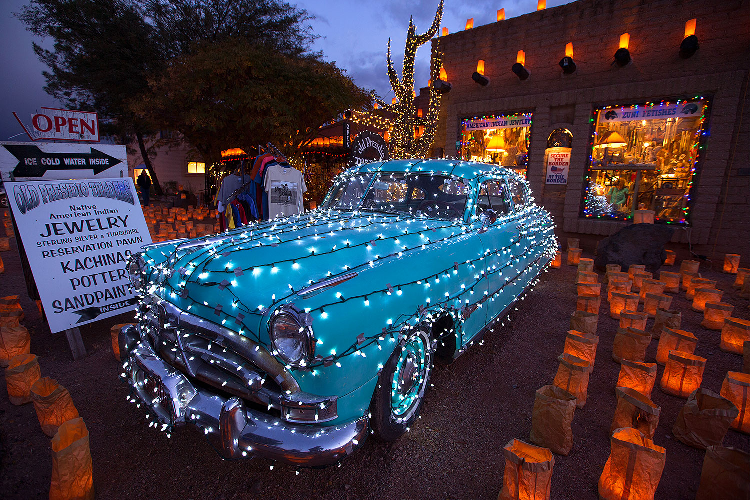 2016-12-02-tubac-lights-1dx_30665