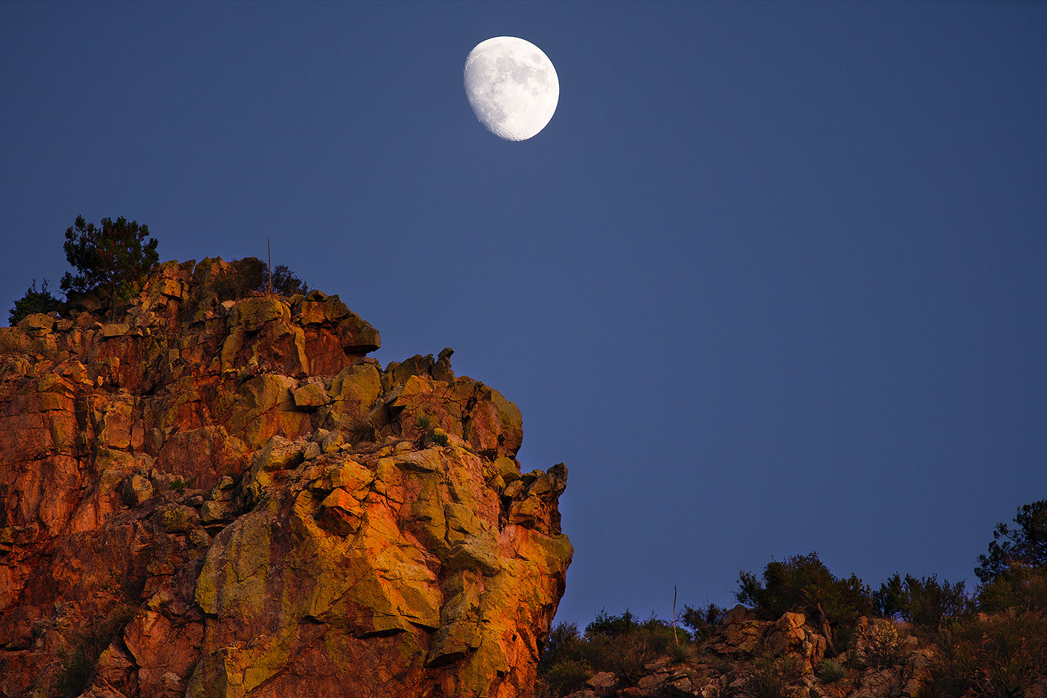 2020-07-30-box-canyon-moon-90-a7r3_29687